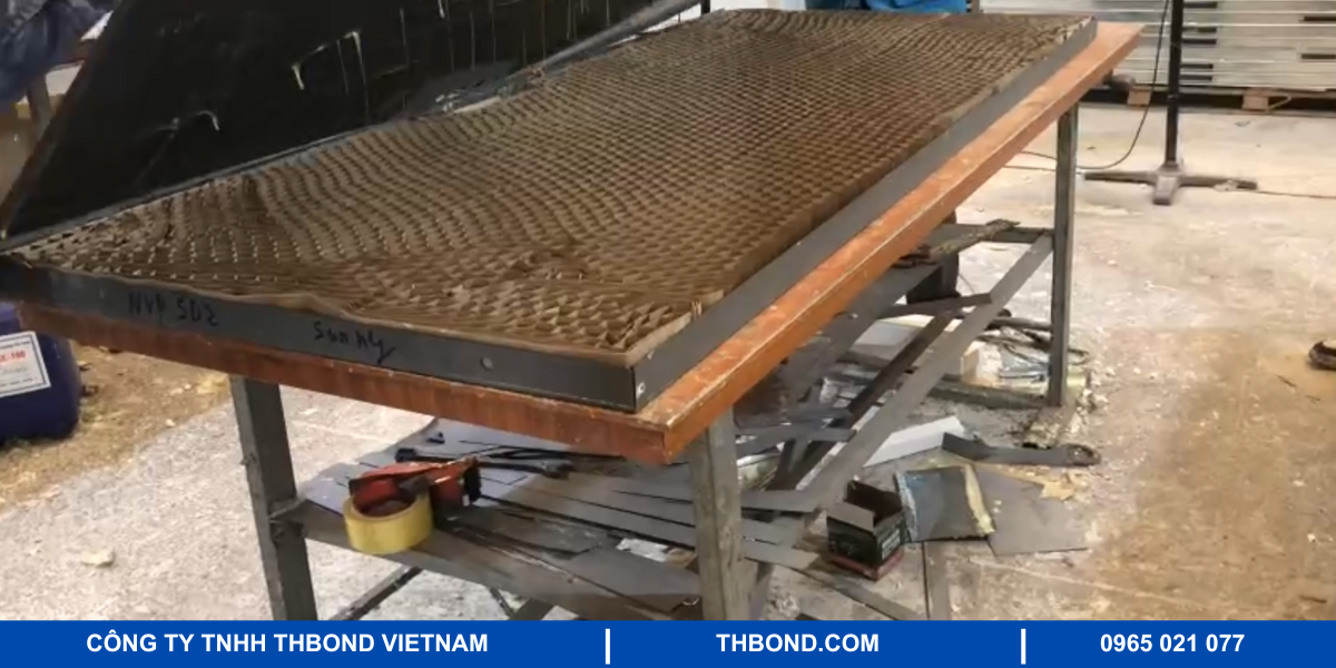 Thi công cửa chống cháy với giấy tổ ong và keo chống cháy THbond