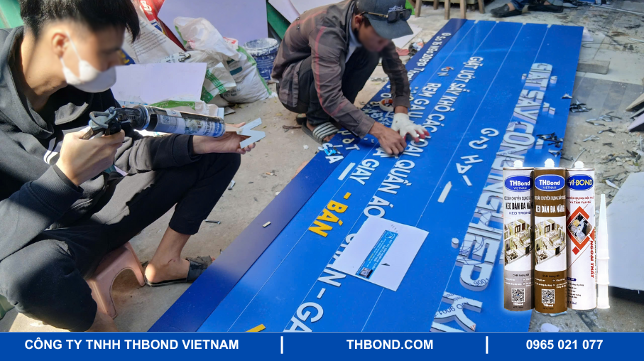 Hình ảnh thi công chữ nổi quảng cáo với keo dán đa năng THbond