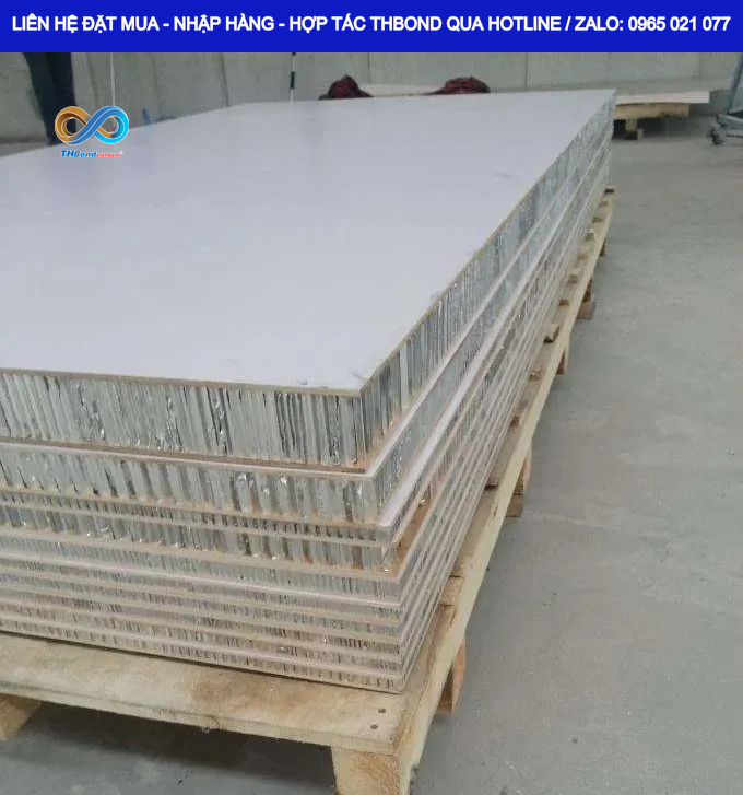 Kết cấu tổ ong của Lõi Nhôm THBond hỗ trợ phân bố tải và hạn chế biến dạng