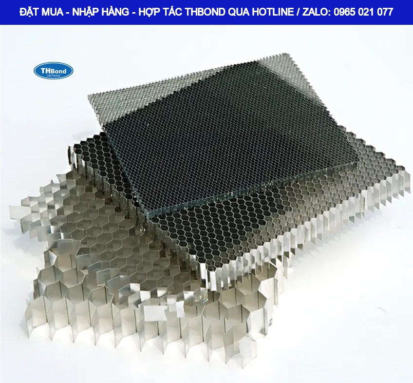 Được sản xuất từ hợp kim nhôm, lõi nhôm tổ ong THBond không bị hút ẩm, không mục nát và không bị mối mọt như nhiều vật liệu lõi truyền thống - thbond-com