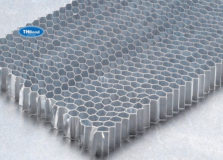 Nhiều doanh nghiệp lựa chọn lõi nhôm tổ ong THBond để sản xuất cửa, tủ, vách và panel nhờ khả năng tối ưu trọng lượng và nâng cao chất lượng sản phẩm - thbond-com