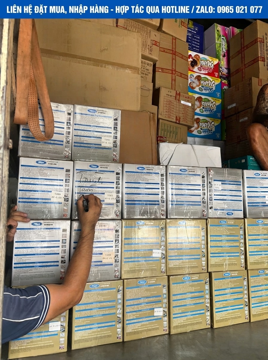Keo dán đa năng màu trong cung cấp bởi THBond được doanh nghiệp, xưởng sản xuất gỗ ứng dụng để dán gỗ công nghiệp với các vật liệu hoàn thiện, phụ kiện trang trí 
