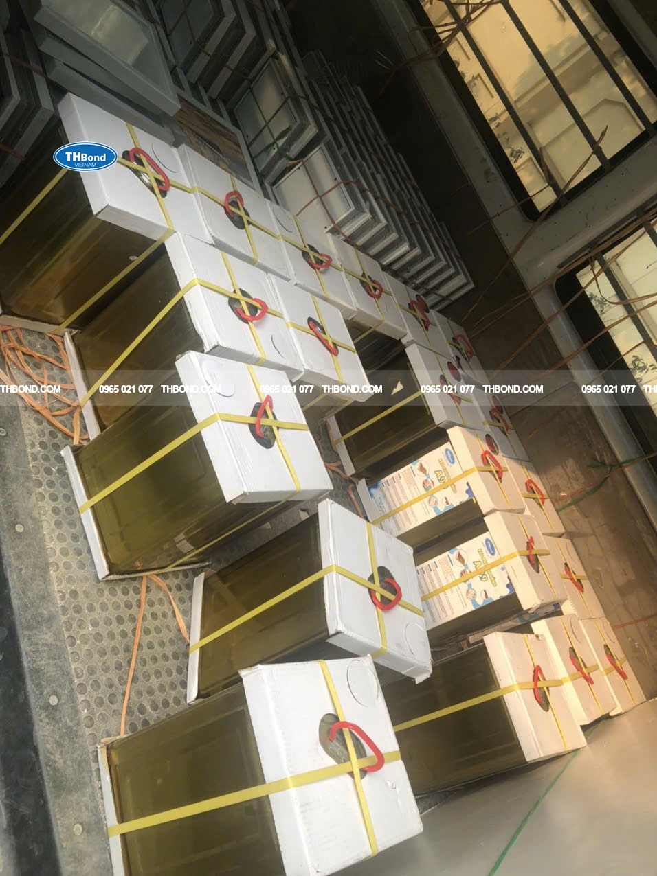 Keo phun đa năng A99 Gia công đồ nội thất bọc da, simili và nỉ trên nền gỗ (3)