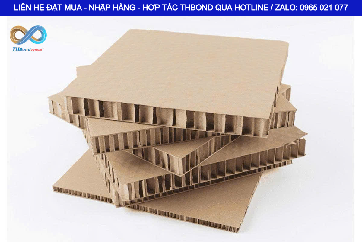 Cấu trúc lõi tổ ong giúp GIẤY TỔ ONG TẤM THBond tạo chiều dày mà vẫn duy trì trọng lượng thấp