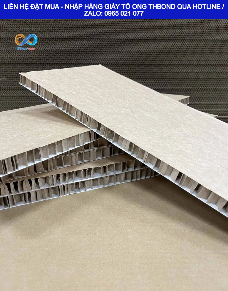 Giấy tổ ong tấm THBond – Vật liệu lõi giúp tạo chiều dày sản phẩm với cấu trúc tổ ong bên trong, trọng lượng nhỏ, bảo đảm yêu cầu kỹ thuật như hỗ trợ chống cháy, cách âm, cách nhiệt