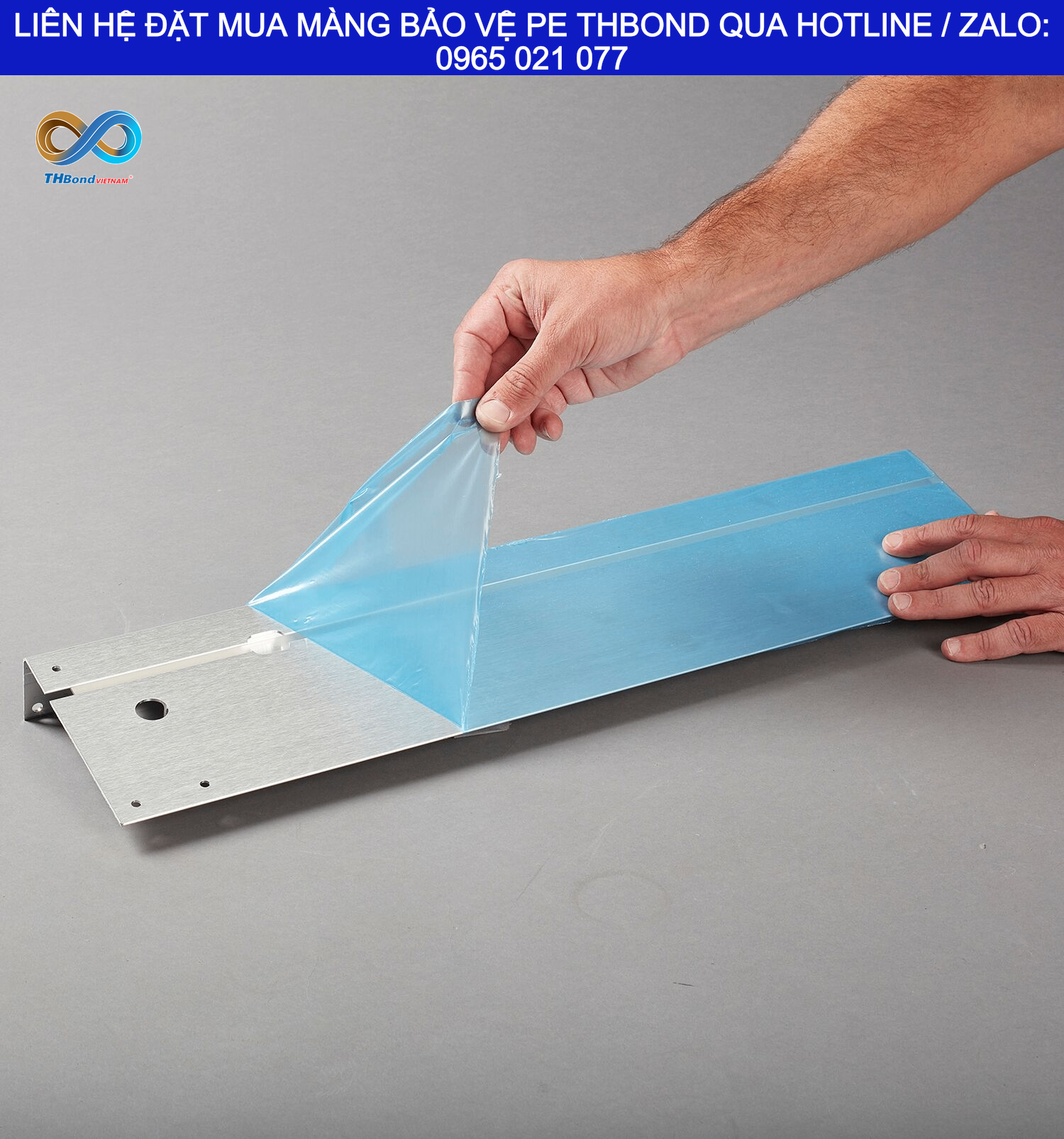 Màng bảo vệ bề mặt inox hỗ trợ hạn chế trầy xước khi vận chuyển từ xưởng sản xuất đến công trình.