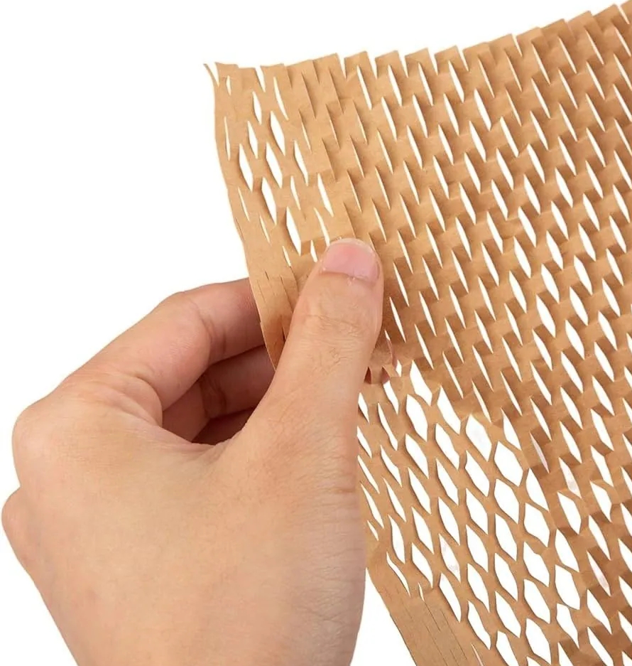 Giấy tổ ong cuộn phục vụ quấn, bọc và bảo vệ sản phẩm trong quá trình đóng hàng, vận chuyển