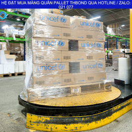 Màng Co PE Quấn Pallet giúp hoàn thiện kiện hàng trước xuất kho, đồng thời hỗ trợ doanh nghiệp kiểm soát quá trình đóng gói hiệu quả hơn.