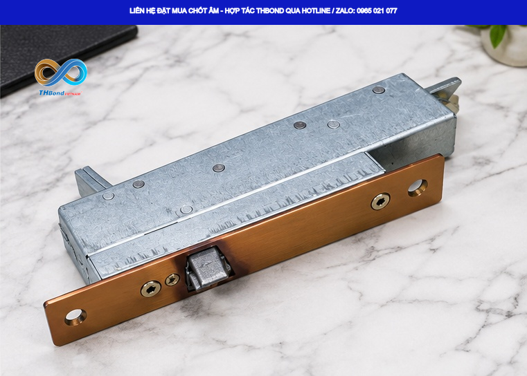 Chốt âm cửa nhanh CTH1889 giúp giảm thao tác gạt chốt thủ công trên các hệ cửa phòng, cửa gỗ, cửa kỹ thuật, cửa chống cháy…