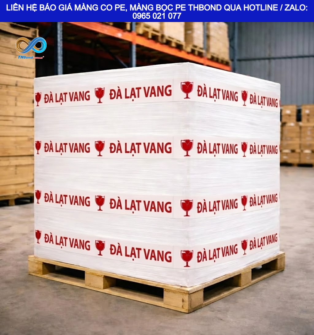 Màng bọc PE in thông tin thương hiệu THBond – kết hợp đóng gói và nhận diện hàng hóa.