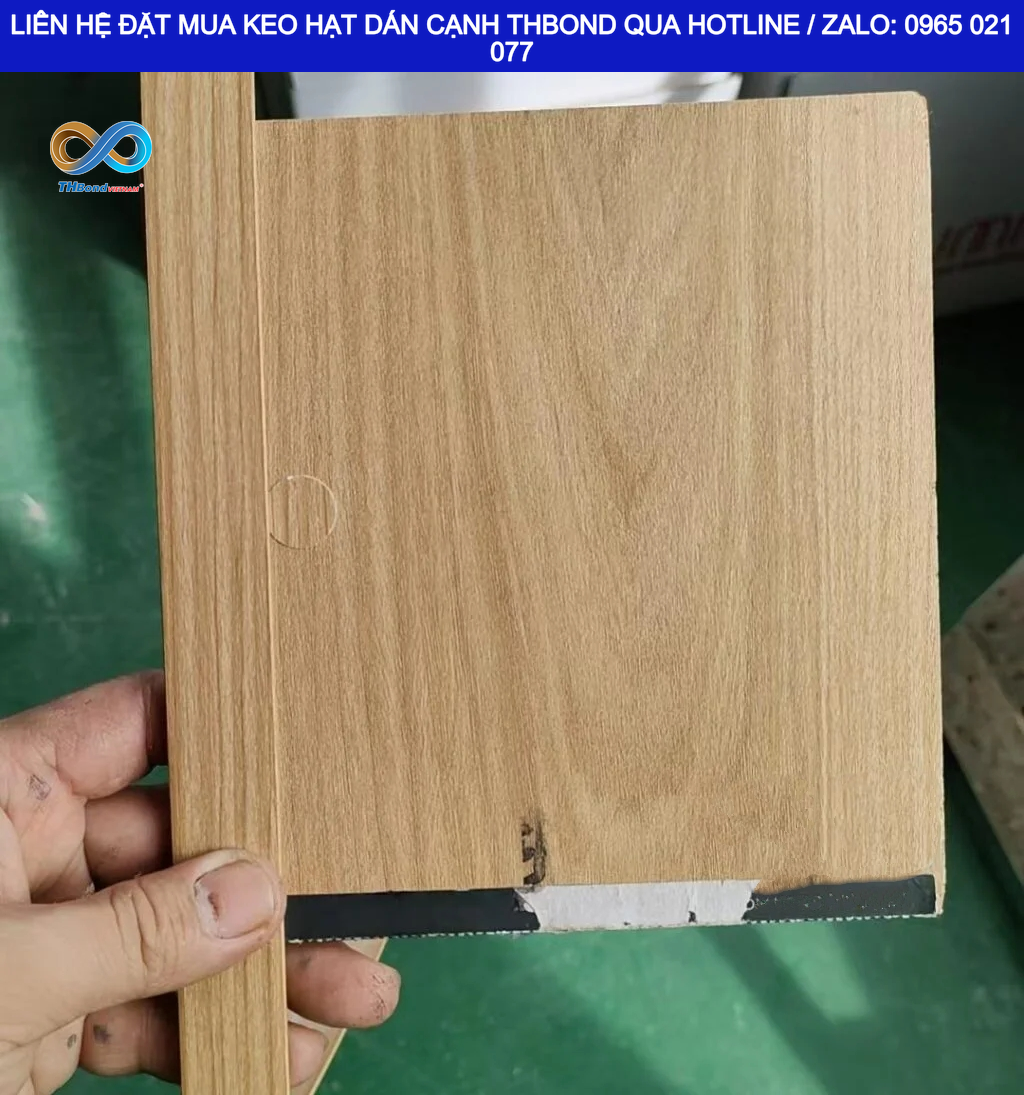 Đường keo được kiểm soát đúng nhiệt độ và lượng phủ giúp cạnh ván hoàn thiện đồng đều hơn; đây là điều kiện vận hành quan trọng khi sử dụng keo hạt dán cạnh