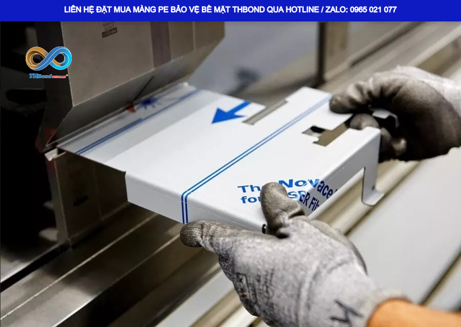 Màng Bọc Bảo Vệ Bề Mặt Nhôm MTH599 THBond giúp giữ bề mặt thanh nhôm, tấm nhôm sạch đẹp trong suốt quá trình gia công và vận chuyển.