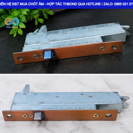 Thiết kế chốt âm CTH1889 giúp hoàn thiện cơ cấu đóng giữ cánh phụ mà không cần bố trí thanh chốt dài theo kiểu truyền thống, tránh tình trạng cánh phụ bị cố định cứng, hoặc thao tác