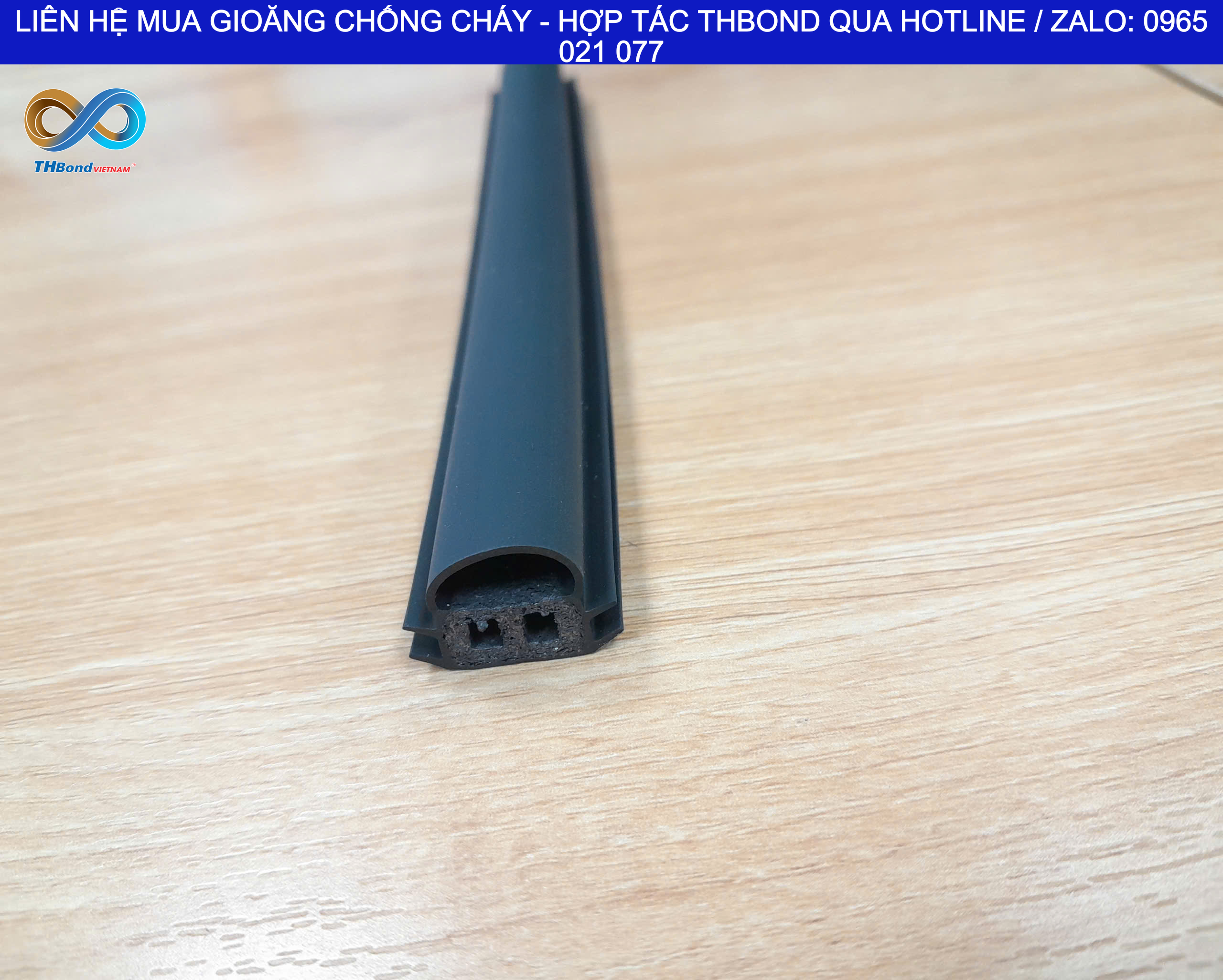 Gioăng chống cháy GTHCC683 của THBond nổi bật với thiết kế chữ D 3 lỗ, 4 ngạnh, phù hợp nhiều kết cấu cửa.